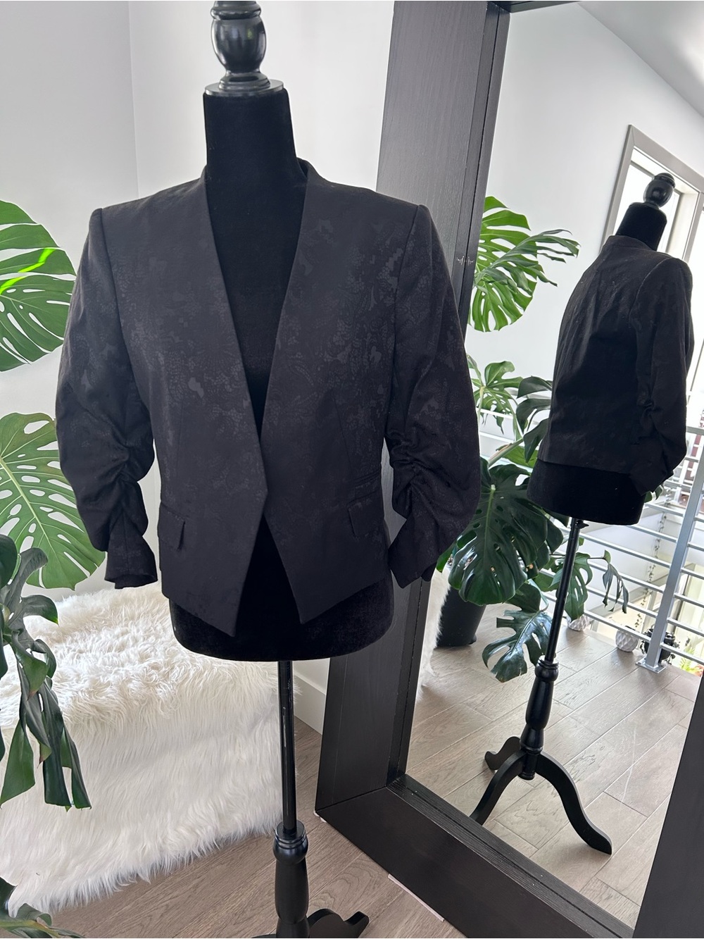 Black Fitted Cropped Blazer size 10 H&M
